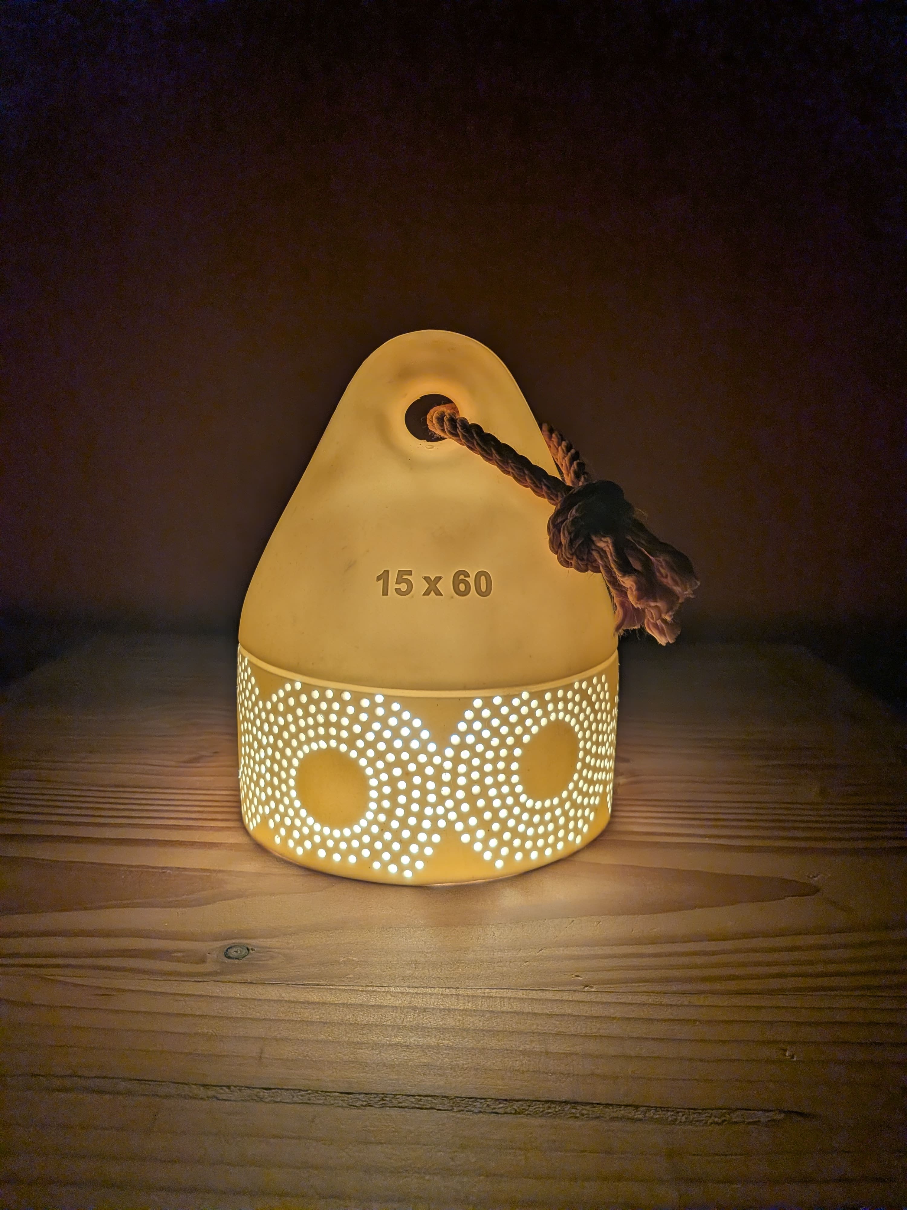Luminaire bernée « reflet », allumé