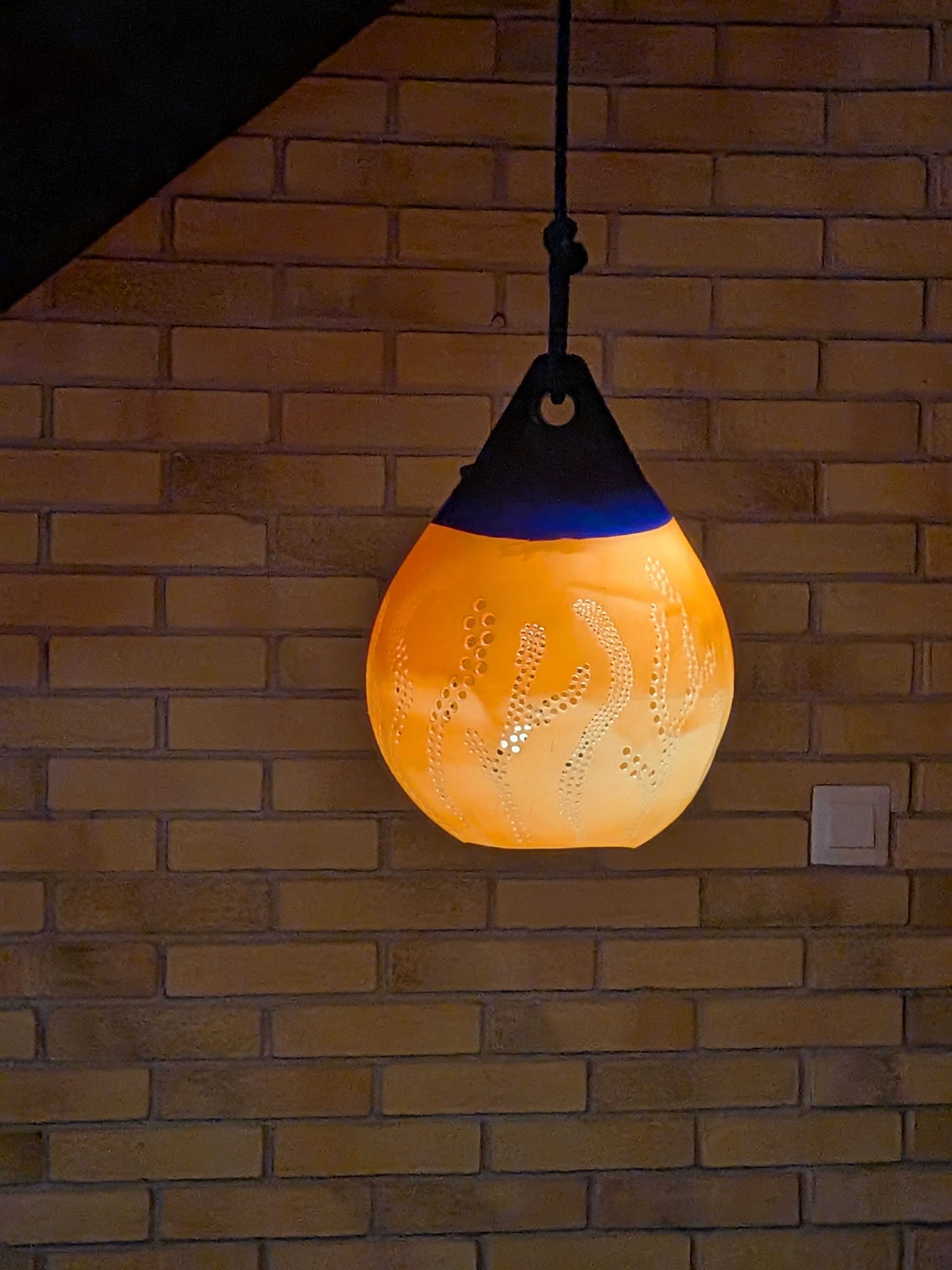 Luminaire bernée « algue », allumé