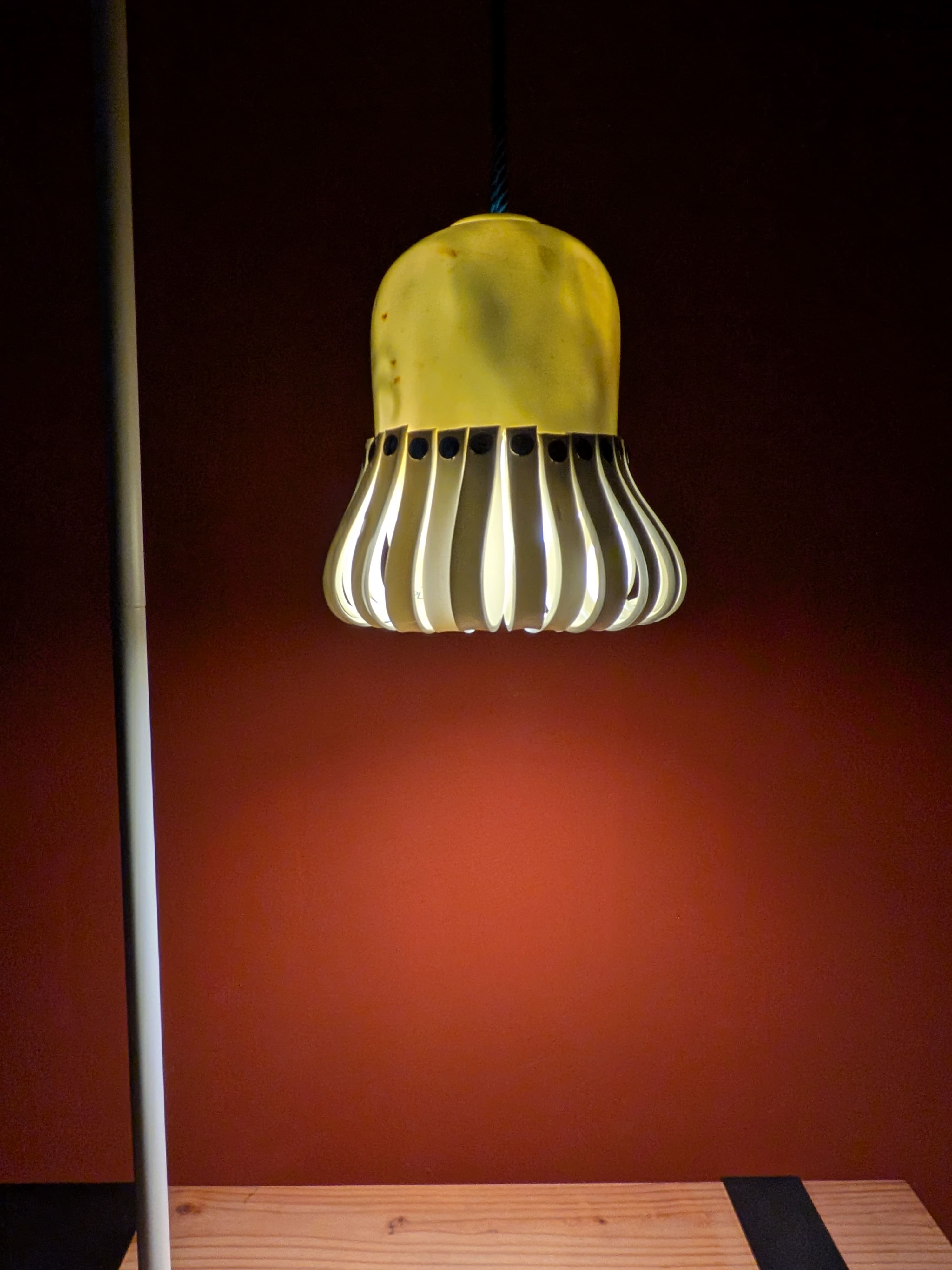 Luminaire bernée « morgate », allumé