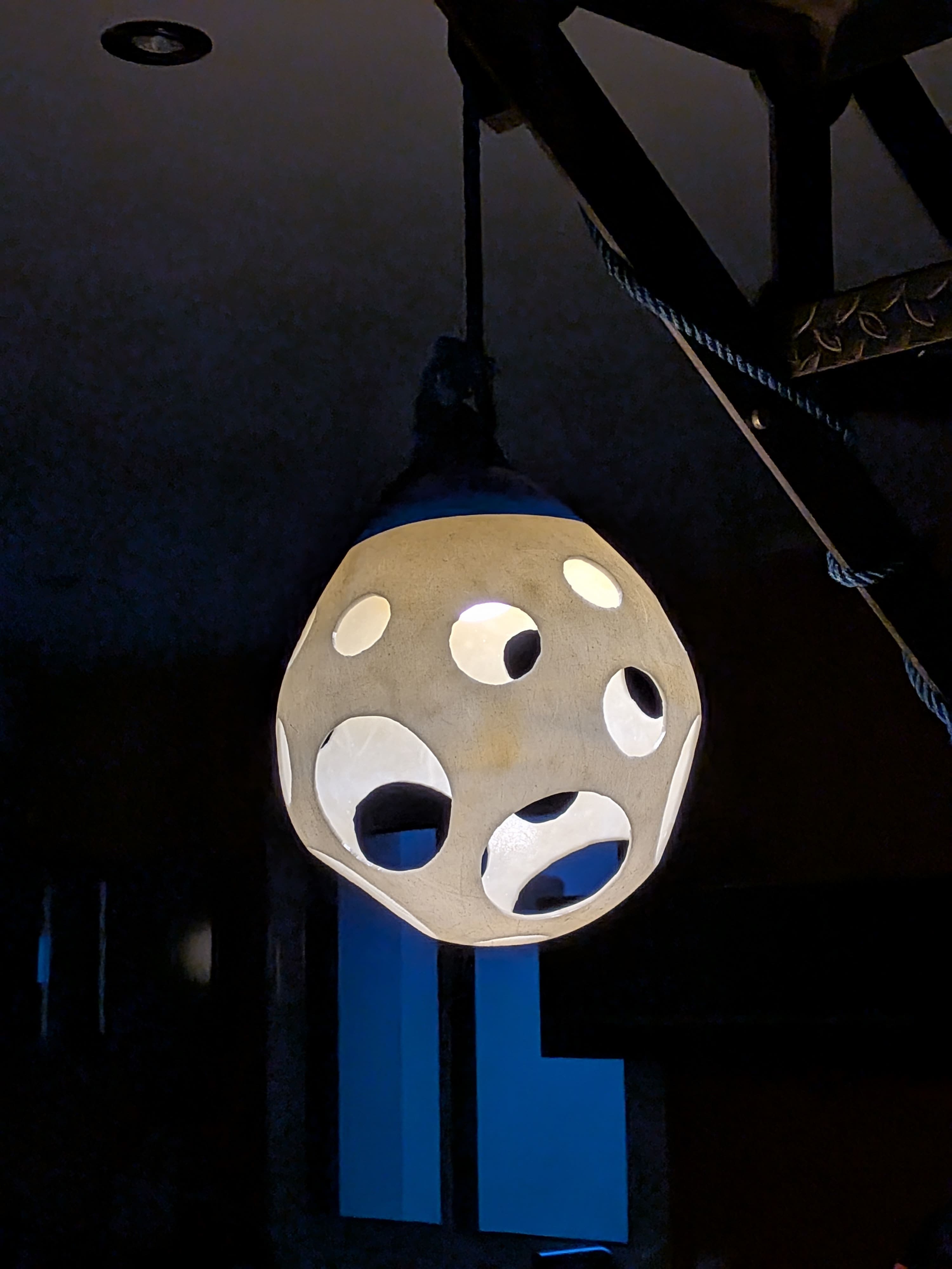 Luminaire bernée « écume », allumé